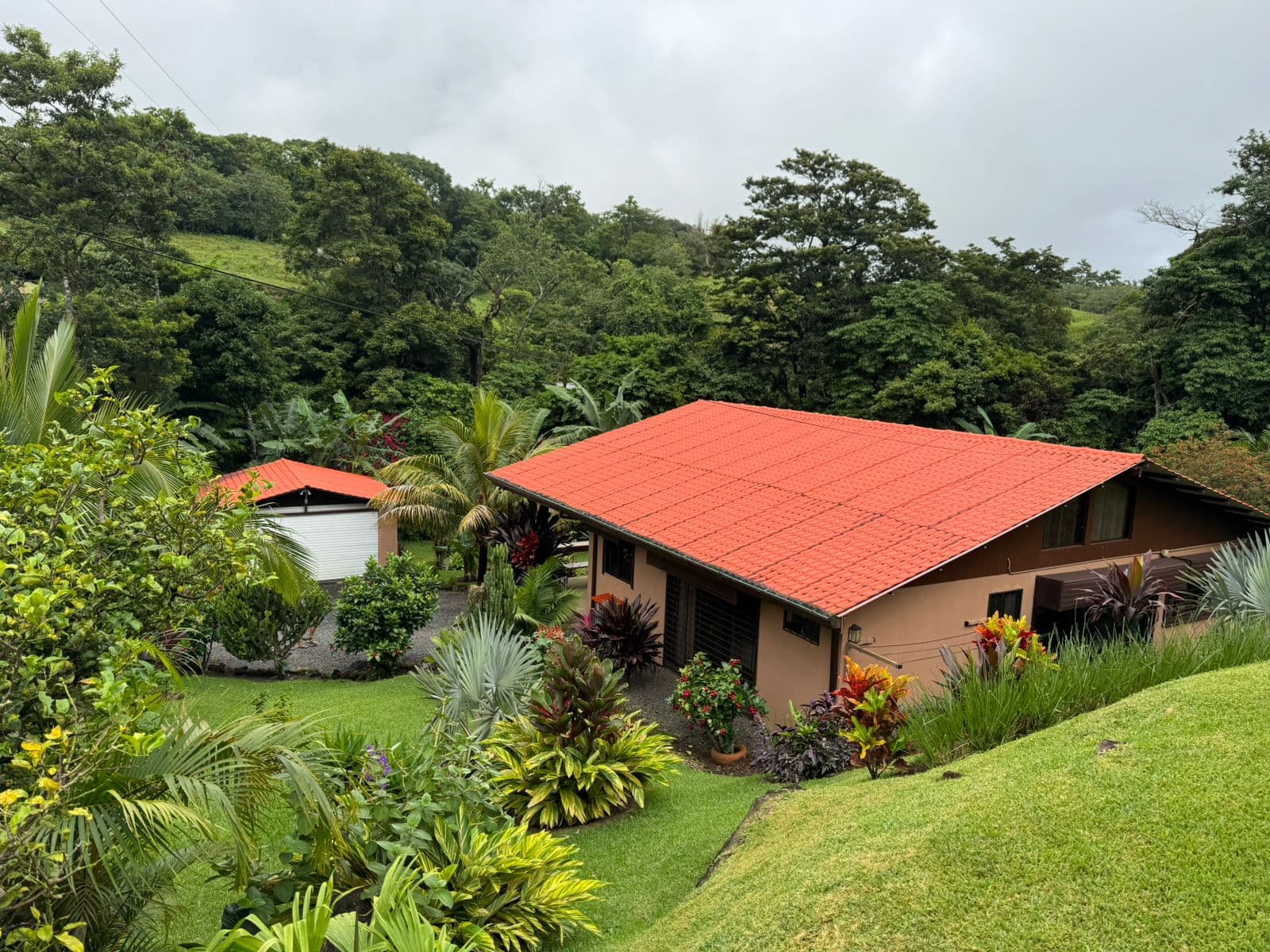 Mountain View Home 2 Bedrooms 2 Bathroom in Sabalito