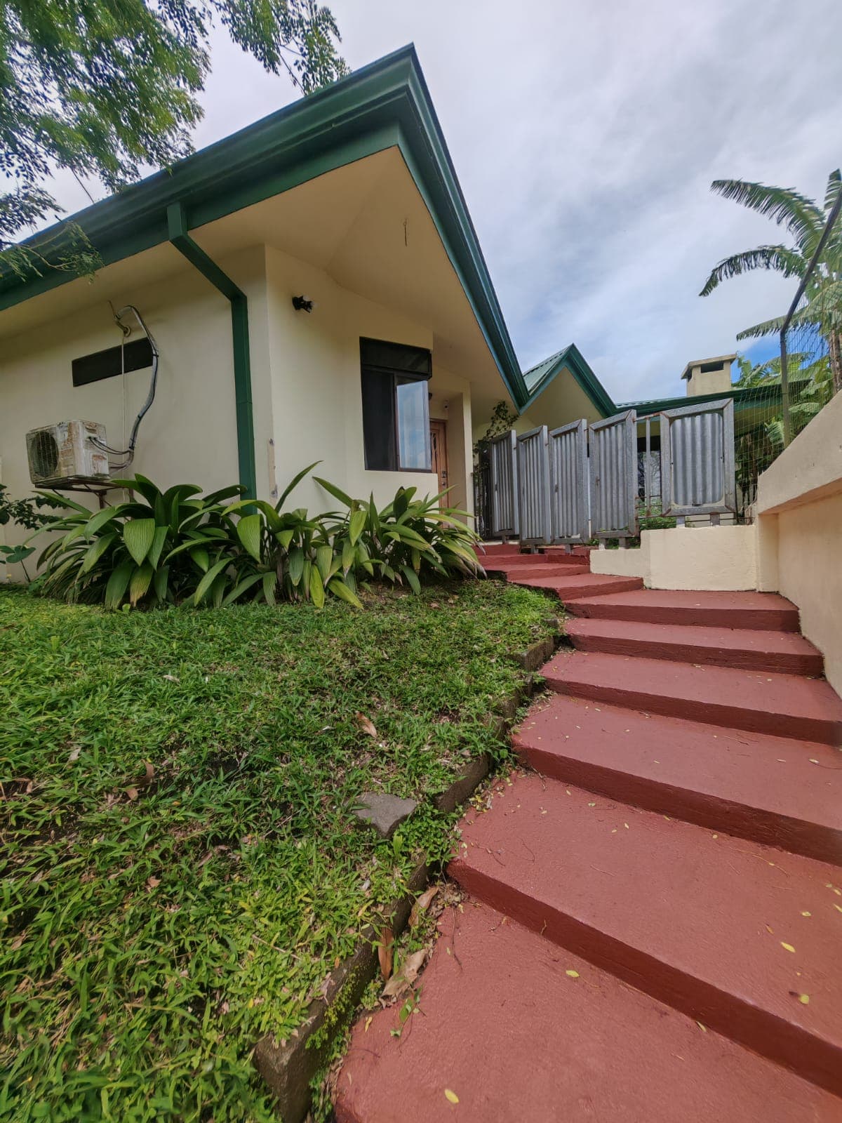 Charming 2BR Home + 1BR Casita on 1,000 m² Lot with Volcano & Lake Views - 3