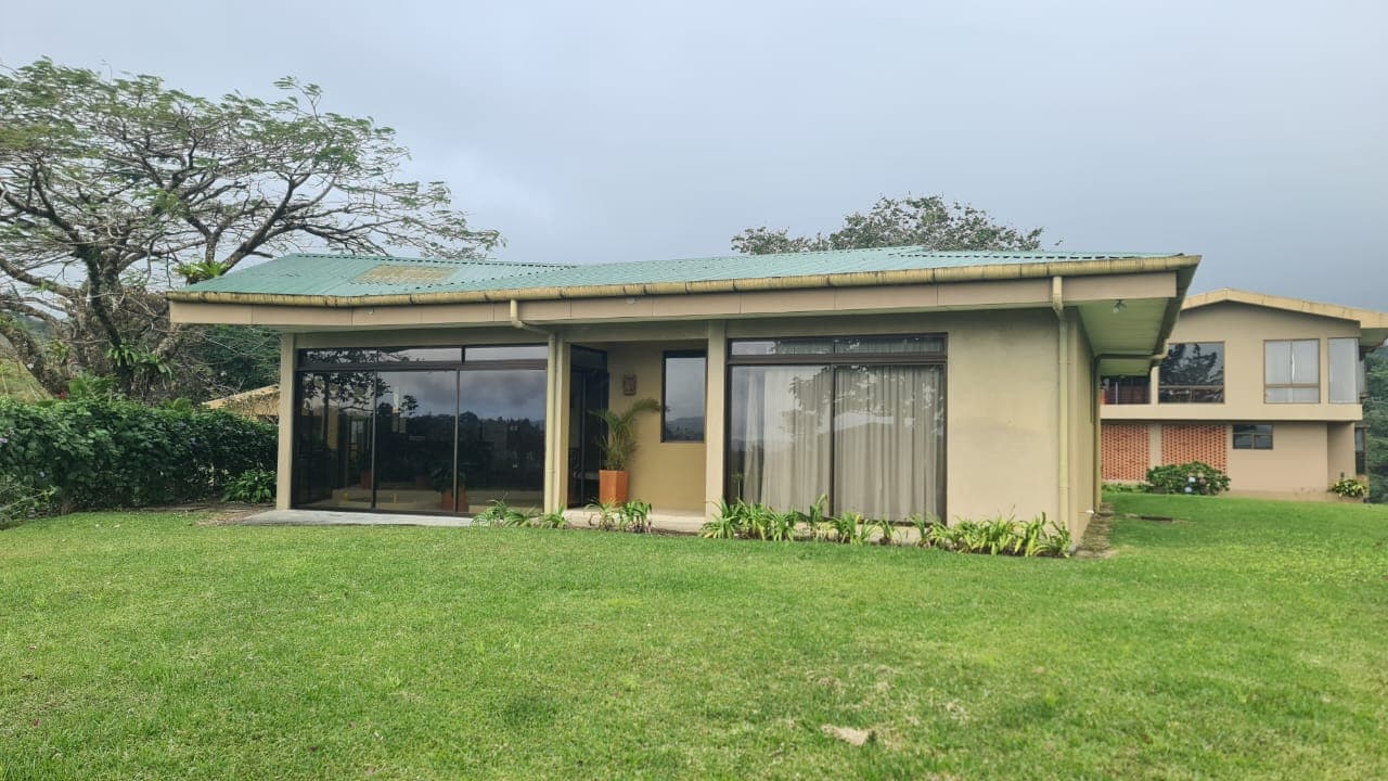  Beautiful 3 Bedroom 2 Bathroom Furnished Home in El Aguacate