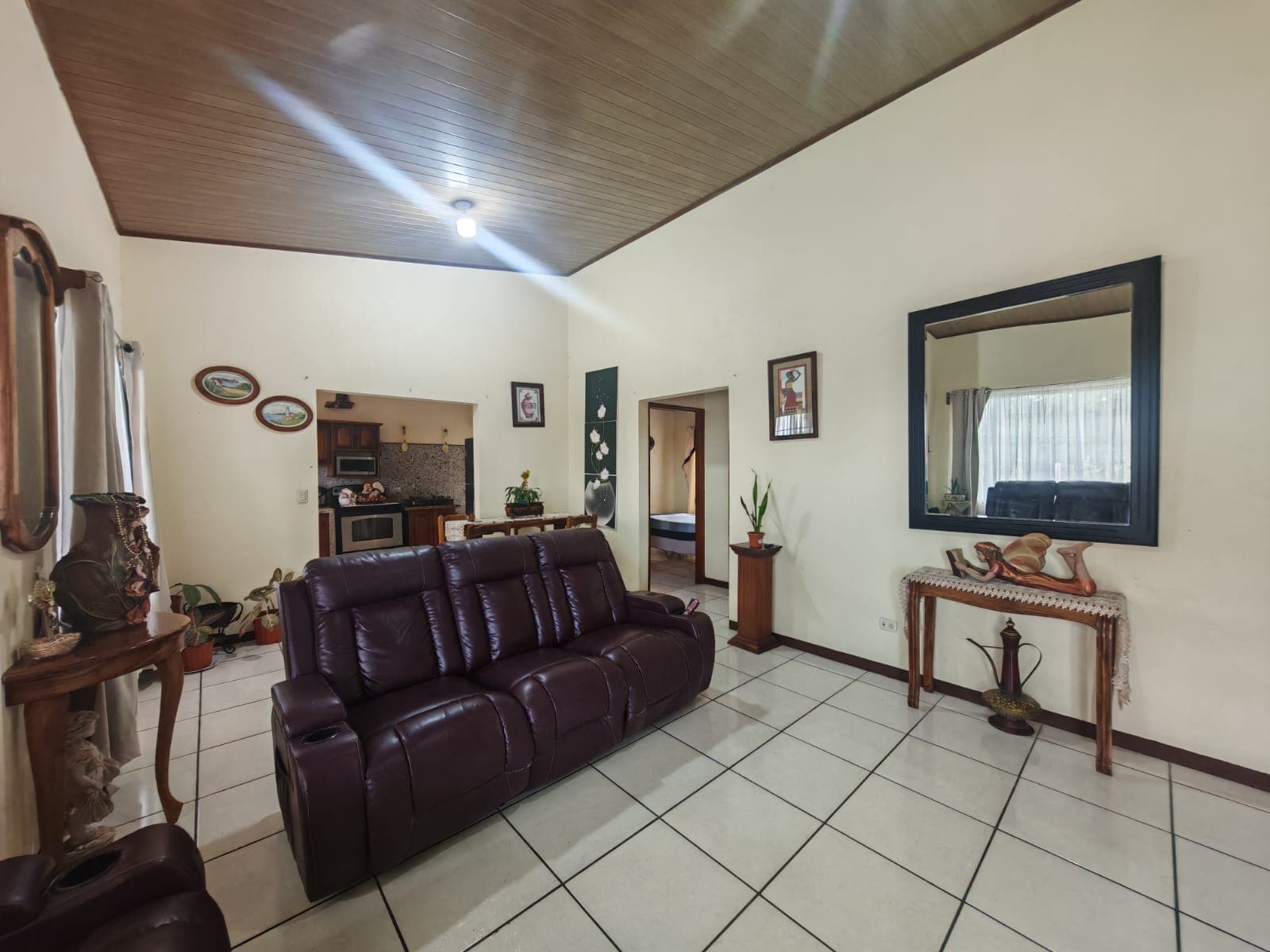 Beautiful 3-bedroom, 2-bathroom Home on a Sprawling 26,313 m² (6.5 Acres) lot  - 5