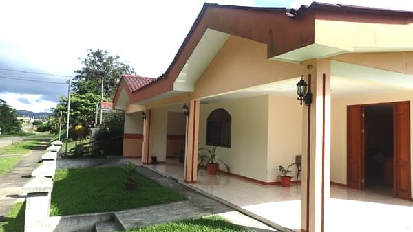 Lovely Remodeled 3 BR, Only 3 Blocks from Nuevo Arenal Town