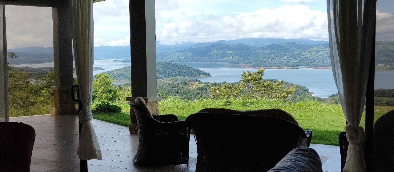 A brand-new luxury 2 BD/2 BA lake, volcano, & mountain view home  - 4