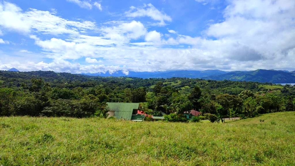 Gorgeous, 4855 m2 (1,19 acre) lot with Lake View in San Antonio, Nuevo Arenal - 3