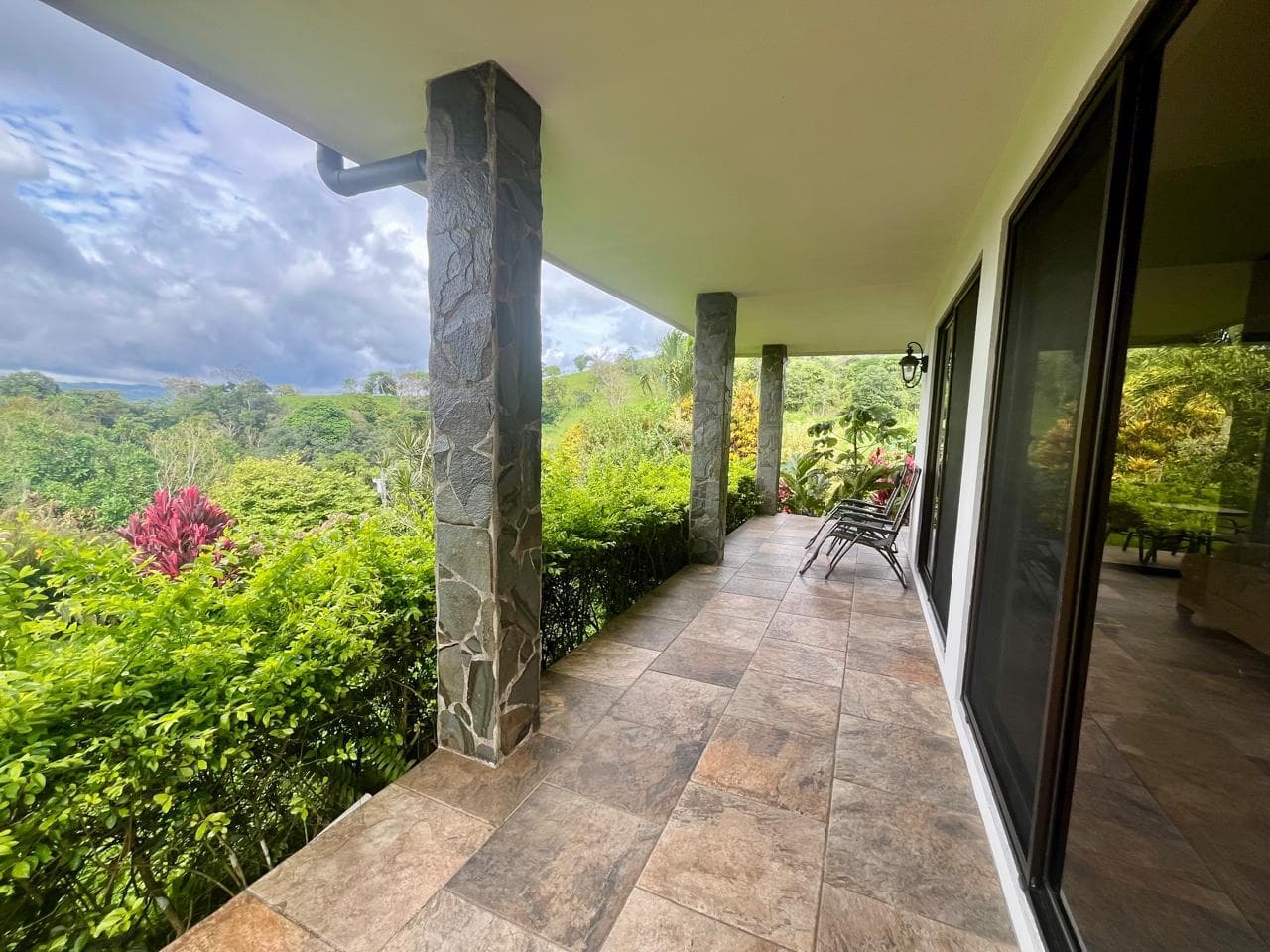 Spacious 1 BD 1 BA Residence with Lake Arenal View in Tronadora - 4