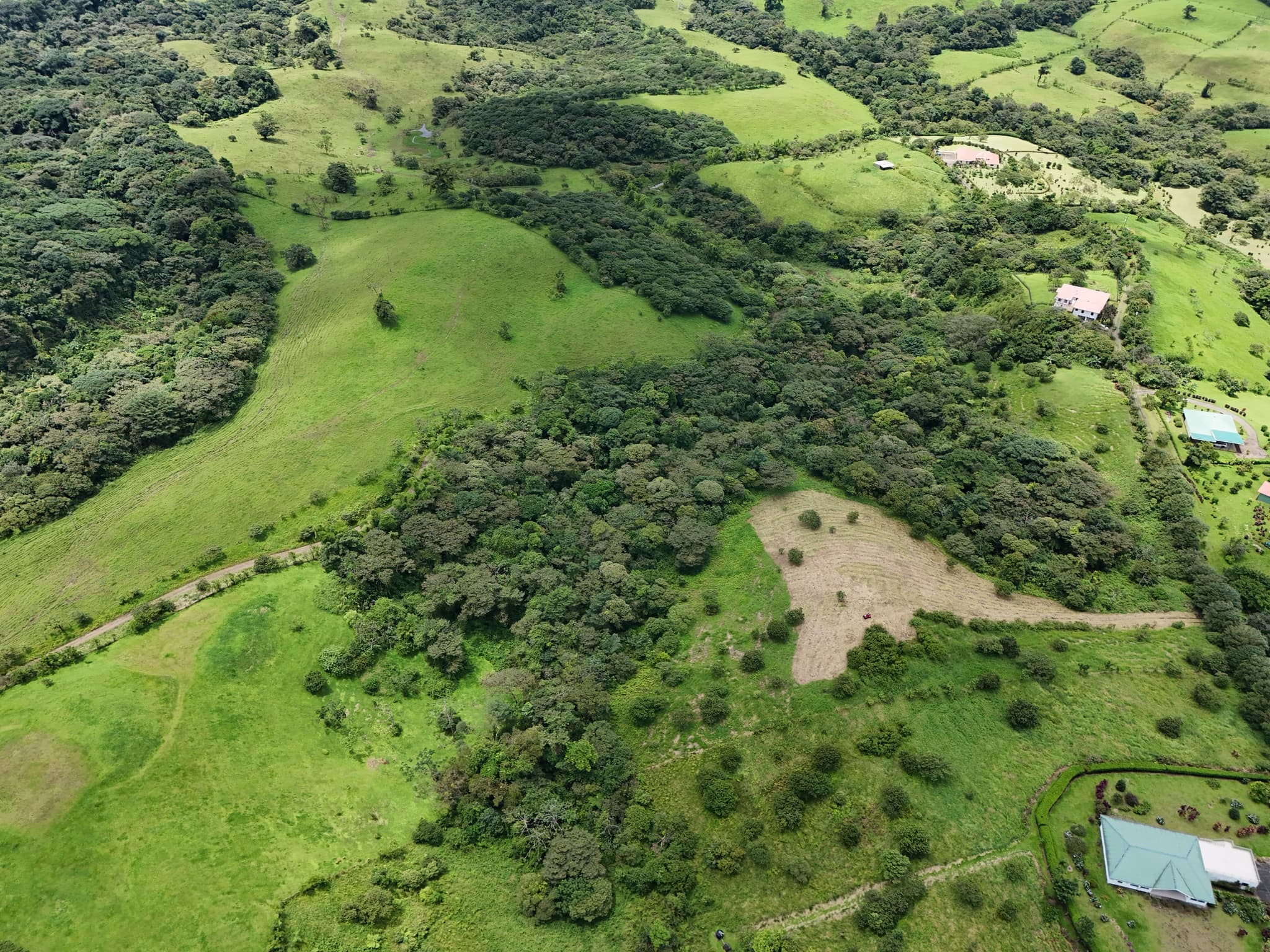Stunning 12.59-Acre Lot with Volcano Views in Nuevo Arenal  - 4