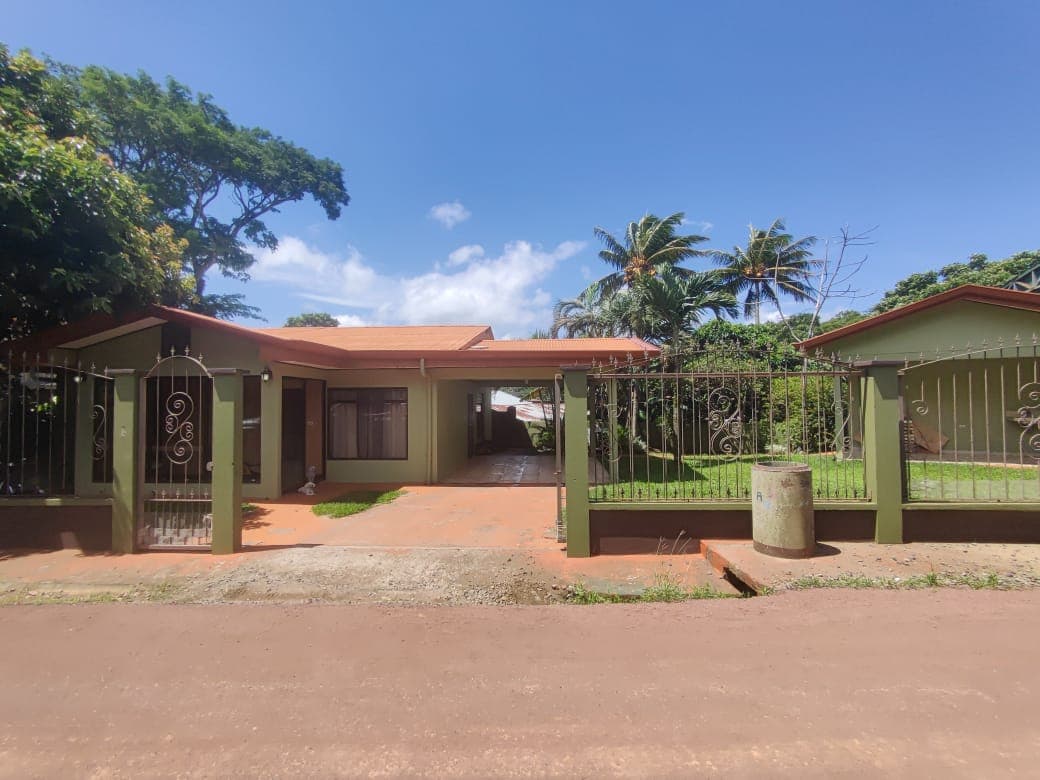 Lovely Home, 3 Bedrooms 2 Bathrooms In Downtown Tilarán - 2