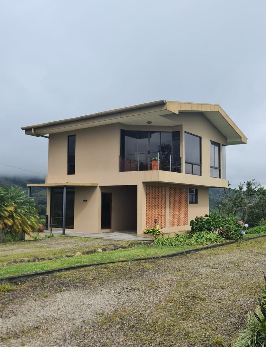 Furnished 3 Story, 2BD/2BA + Den Home in El Aguacate, Tilarán 