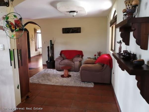 Luxury Manor with Far-reaching Lake Views In Nuevo Arenal - 3
