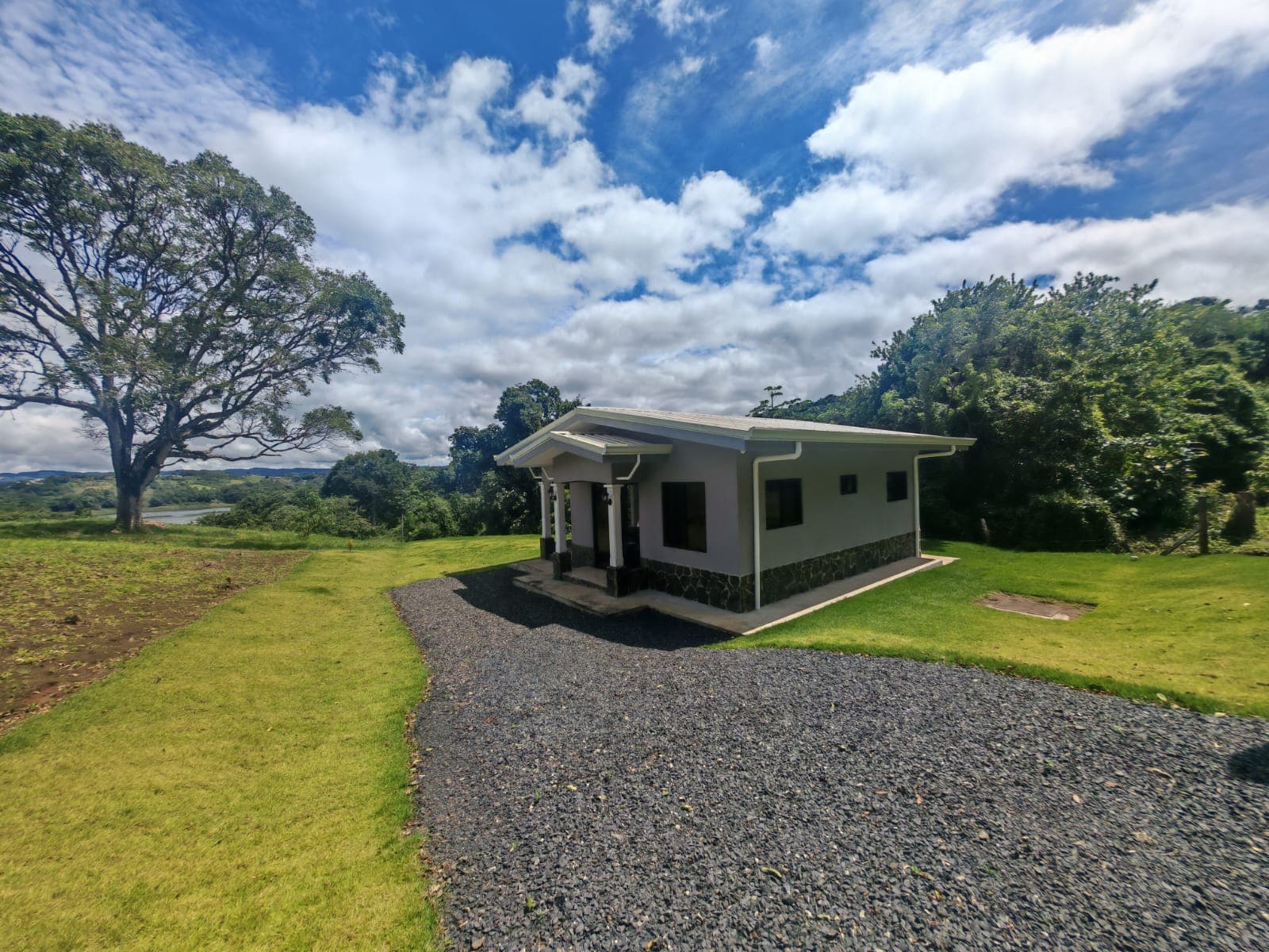 Cozy Modern Home 2BA 1BA with Lake and Mountain Views in San Luis - 4