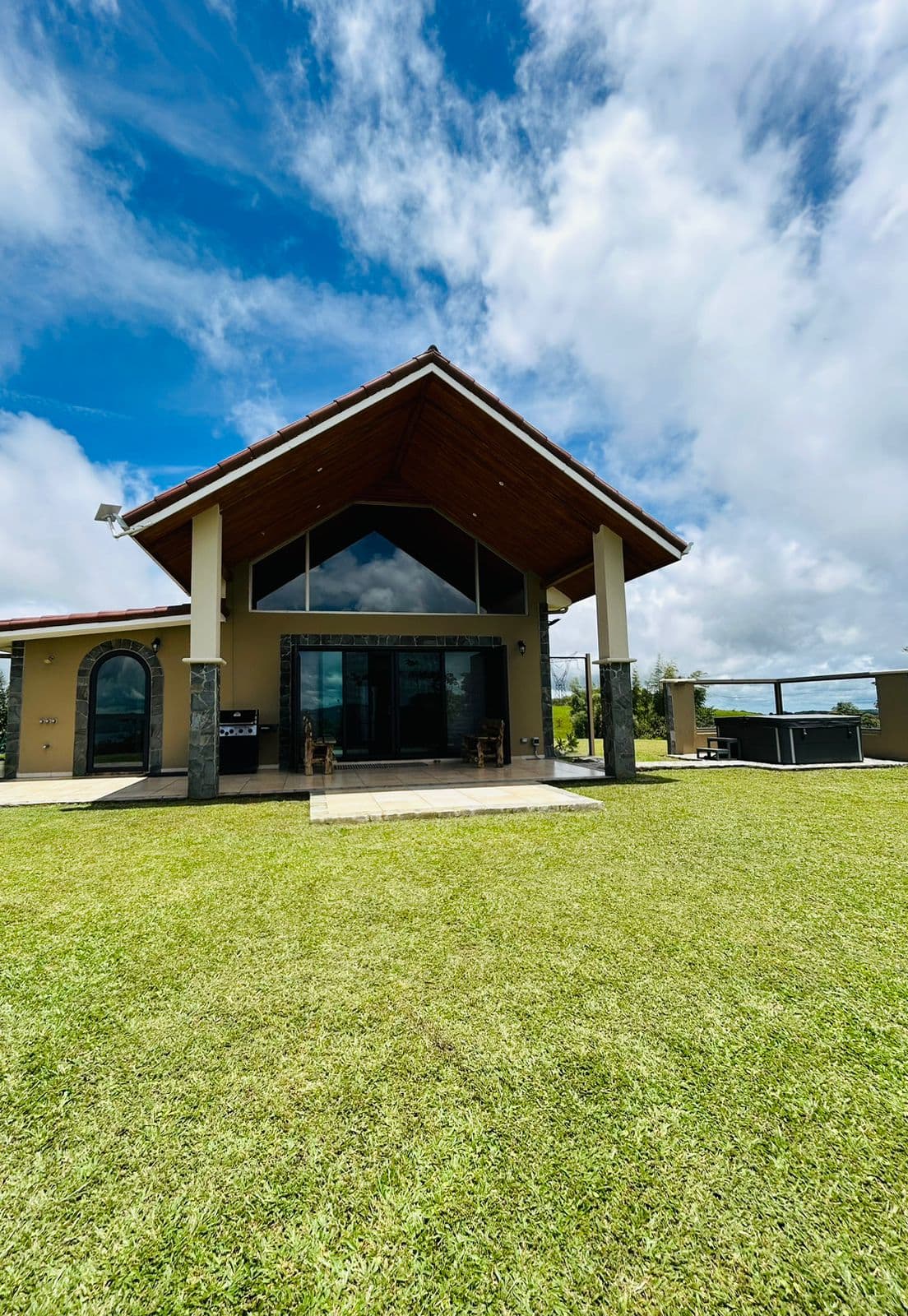 Furnished Loft Home with Jacuzzi and Panoramic Lake & Volcano Views