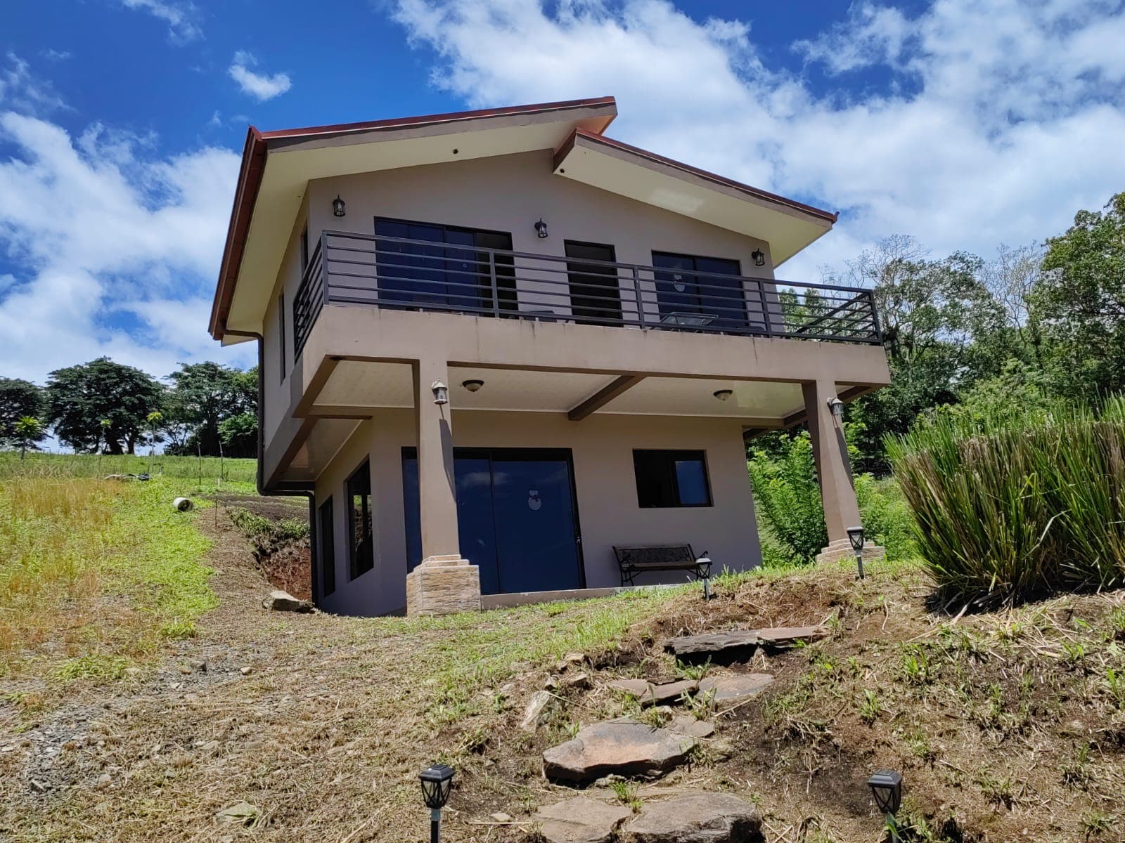 Charming 2BD, 1.5 BA LAKE VIEW Home Just Steps from Lake Shore in Tronadora 