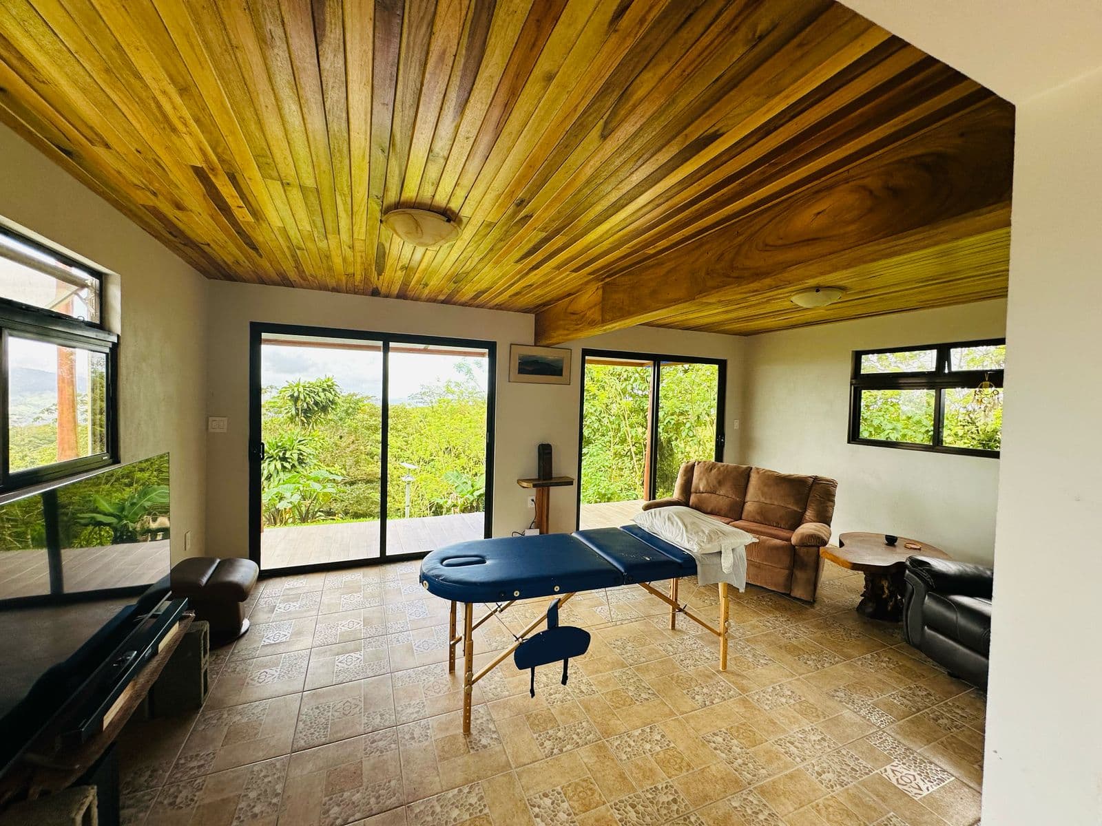 Newly 1 Bedroom 2 Bathroom Home with Lake and Volcano View  - 5