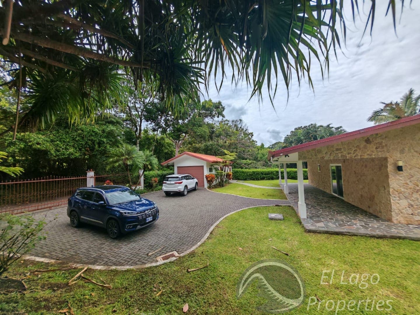 Luxurious Home 4 BD 4 BA With Amazing Lake Views In Nuevo Arenal  - 2