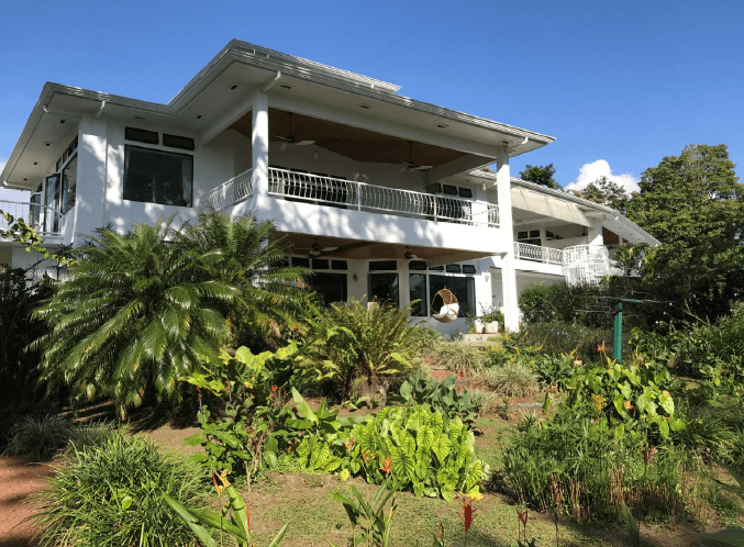 Villa Corazón: Luxury 4BD, 3.5BA Home + 3BD, 3.5BA GuestHouse w/ LAKE ACCESS - 4