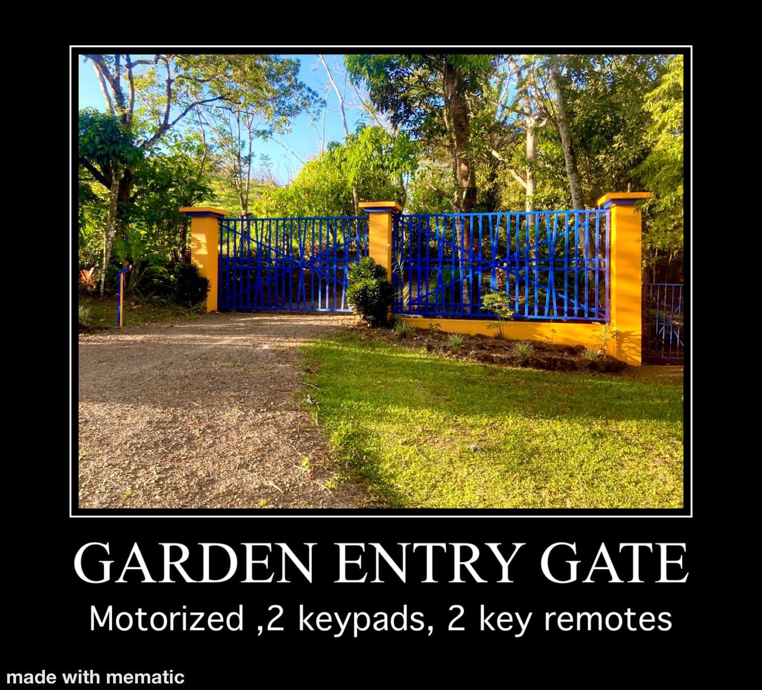 B&B w/ 3BD+Loft/3BA Lake View Home +2 Cabins in La Tejona