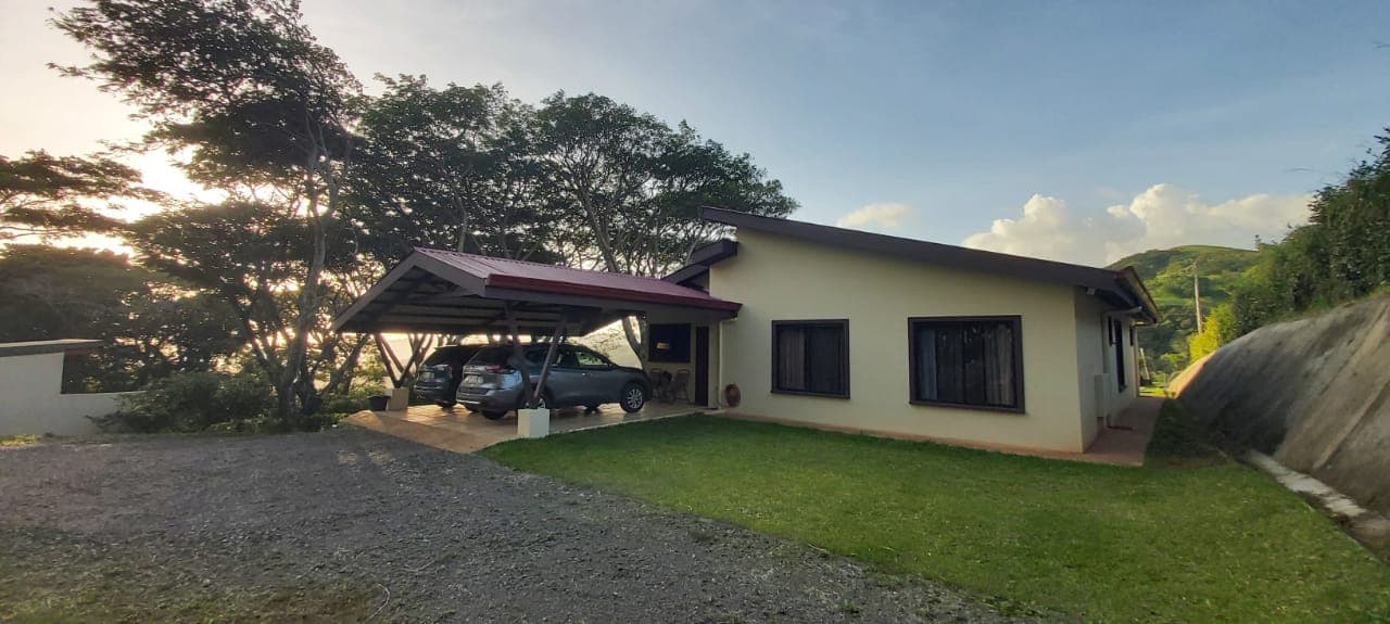 Lovely Home 4 Bedroom 2 Bathroom + Office In Bello Horizonte Tilarán