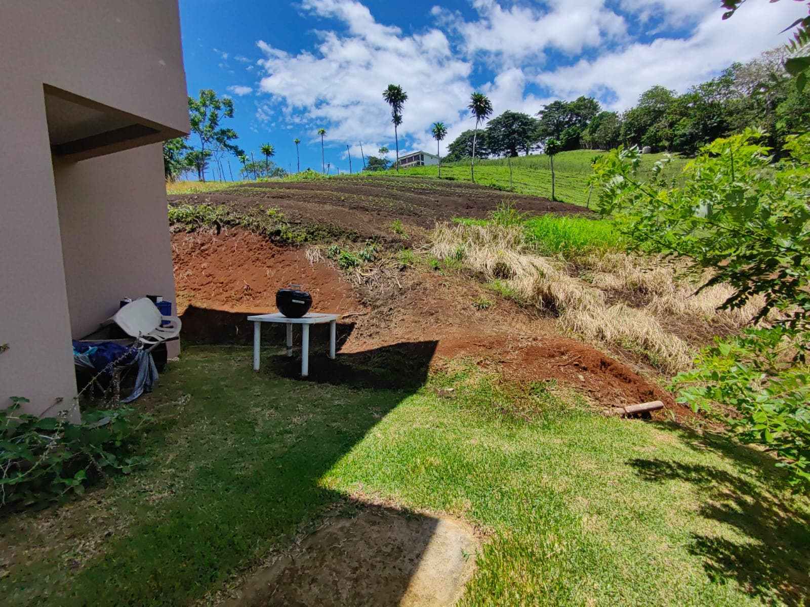 Charming 2BD, 1.5 BA LAKE VIEW Home Just Steps from Lake Shore in Tronadora  - 4