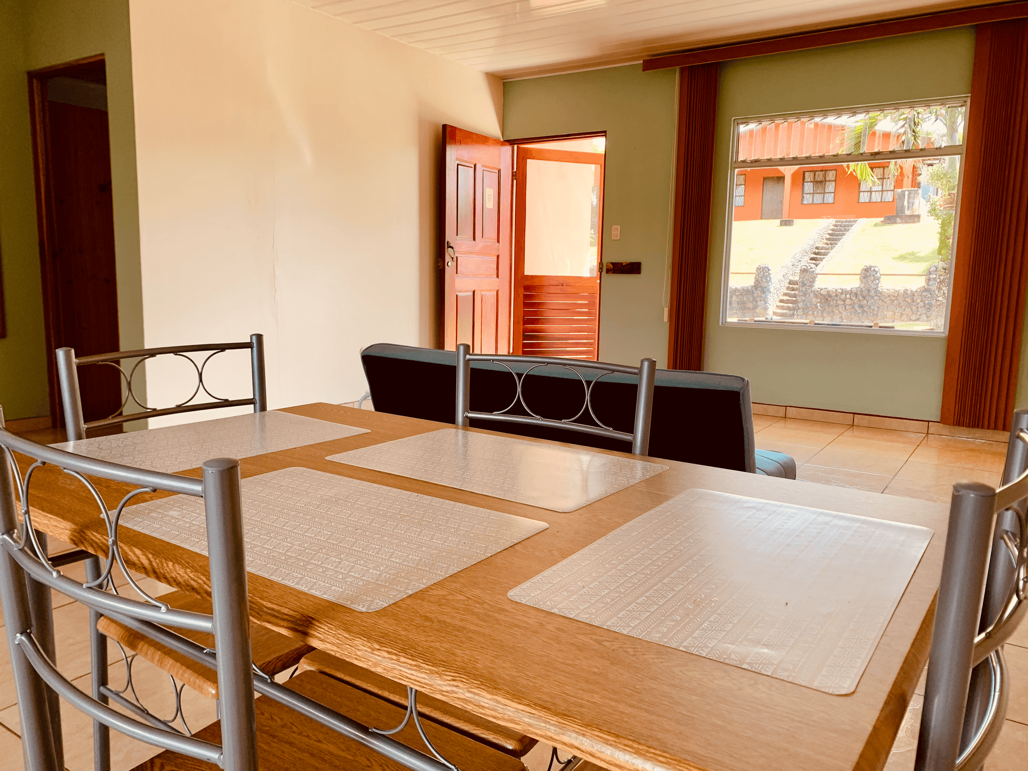 Cozy, 2BD/1BA House walking Distance to Downtown Nuevo Arenal - 5