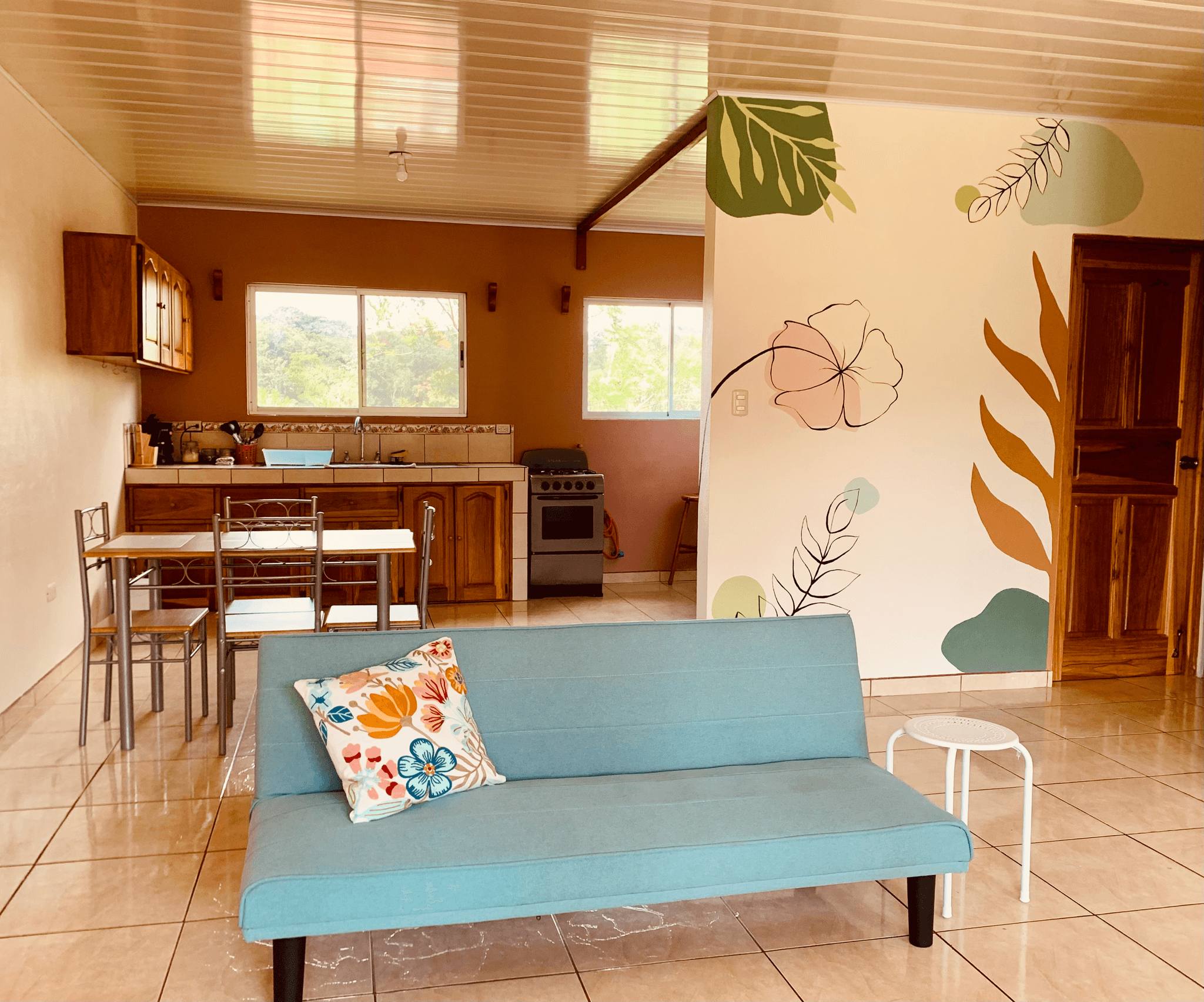 Cozy, 2BD/1BA House walking Distance to Downtown Nuevo Arenal