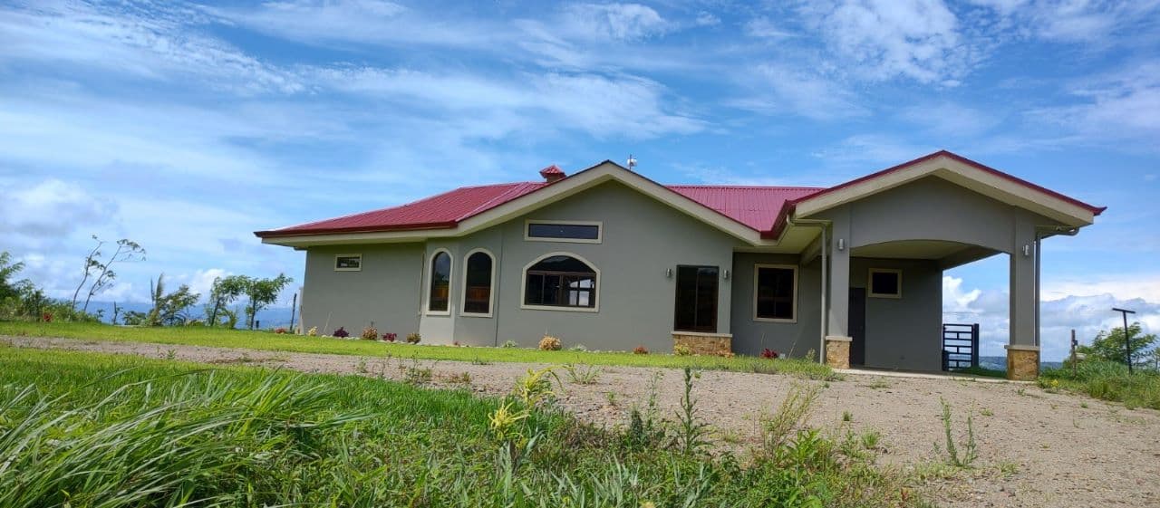 Luxury 2 Bedroom / 2 Bathroom Home W/  Stunning Lake & Volcano Views - 2