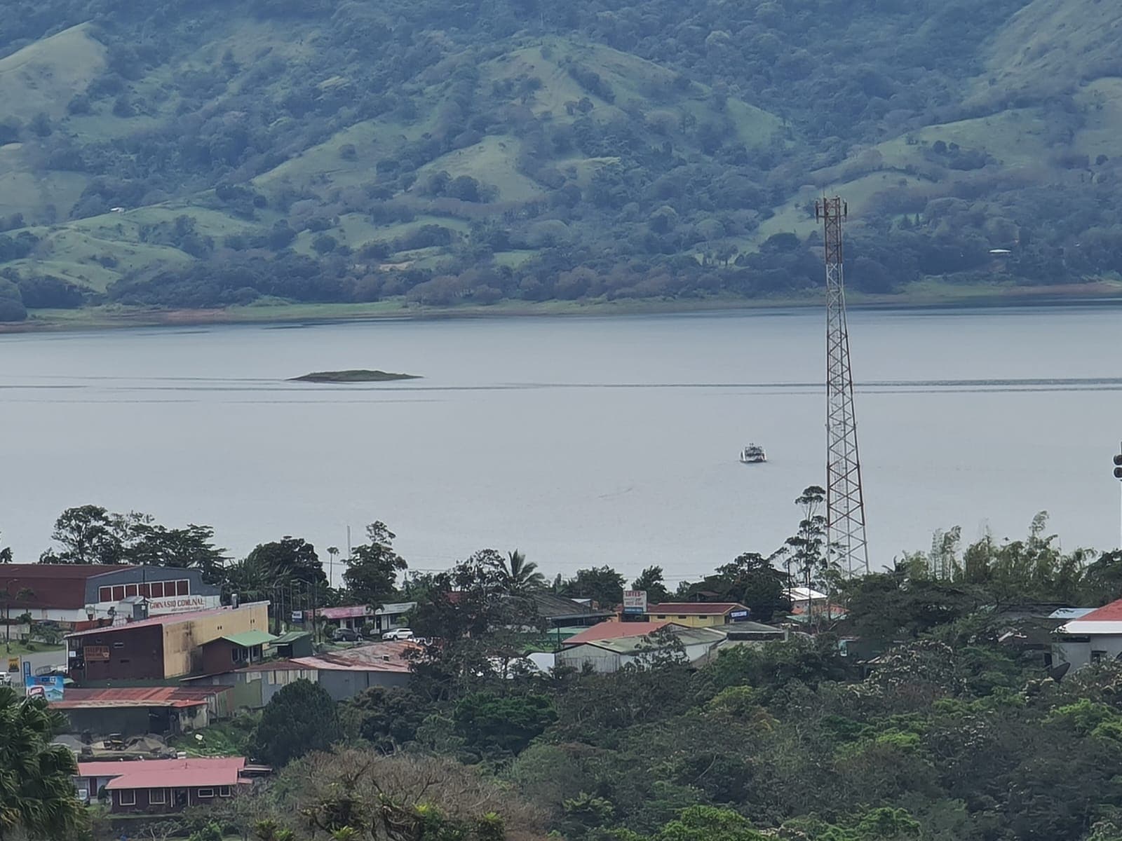 46,600 m2 (11,5 acres) Lot with Amazing Lake View in Nuevo Arenal - 5