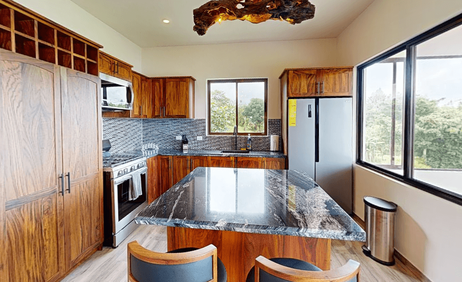 Spectacular Studio Apt + 2500 m2 Lot+ Lake Access Property in Nuevo Arenal - 5