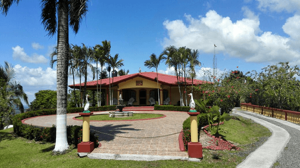 Beautiful 5 Bedroom 3 Bathroom Home Estate on 66 acres In Guatuso