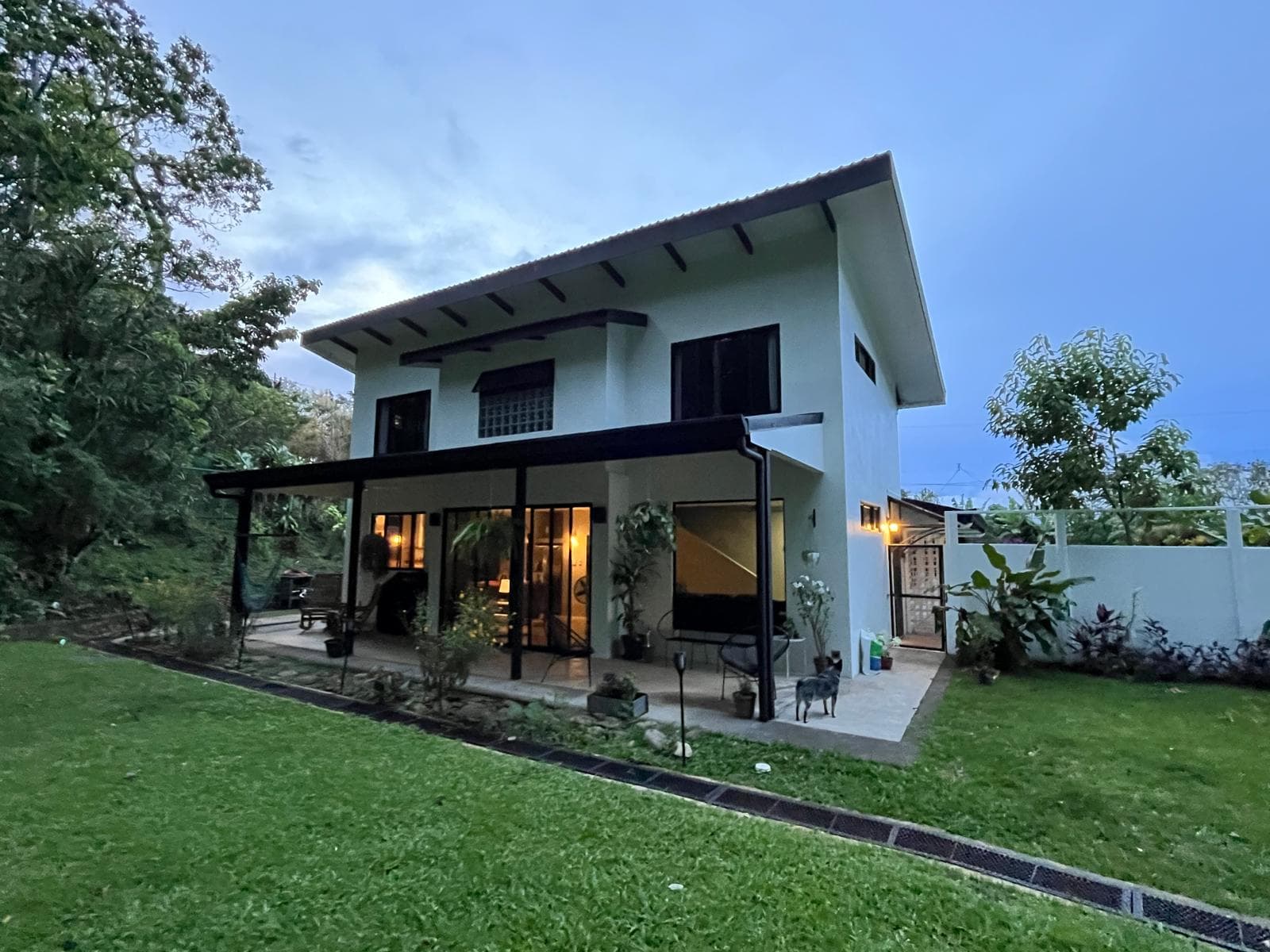 Spacious & Stylish Home 3BD 2BA + Apartment, Fully Furnished In Tronadora