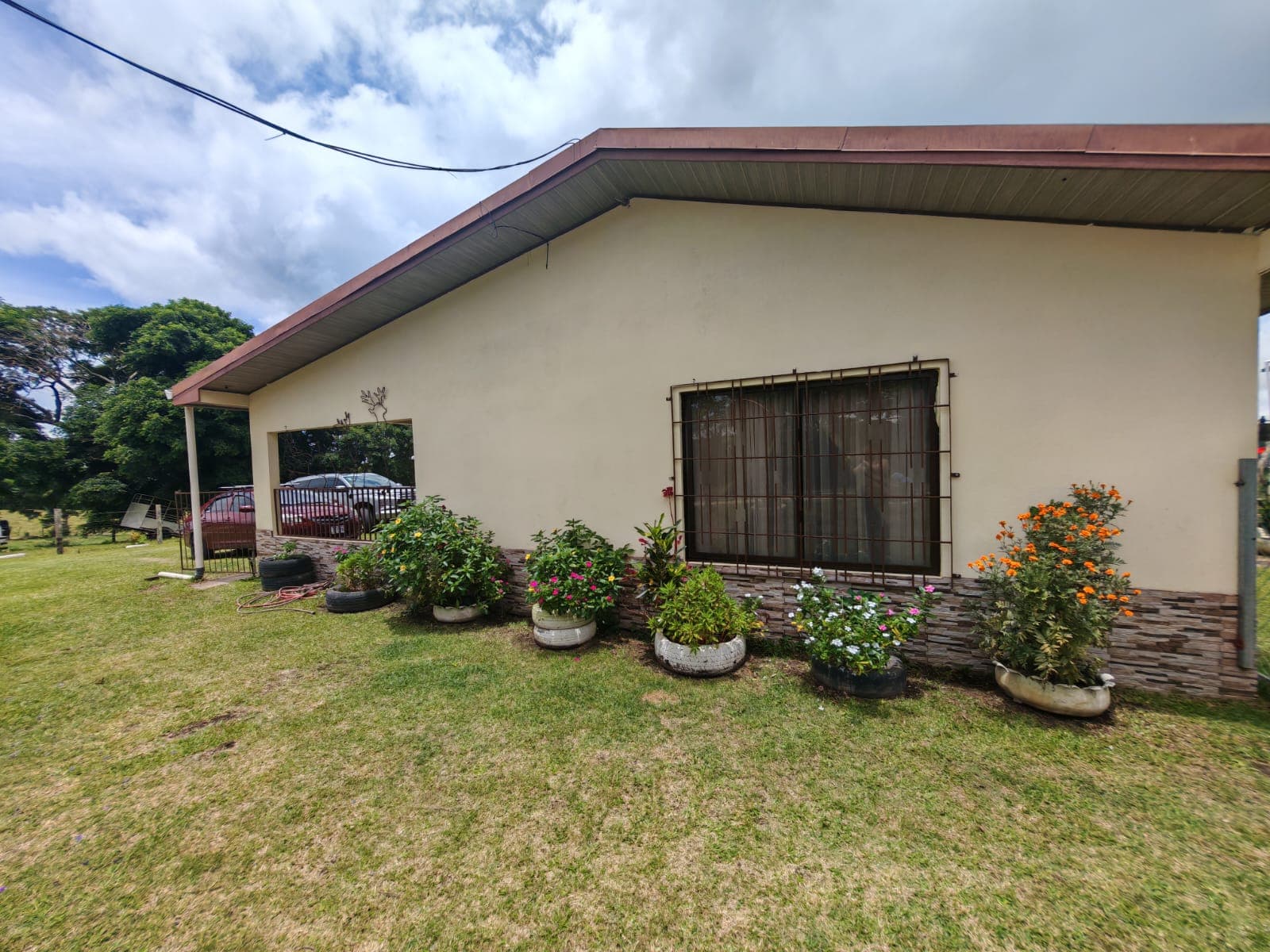 Beautiful 3-bedroom, 2-bathroom Home on a Sprawling 26,313 m² (6.5 Acres) lot  - 2