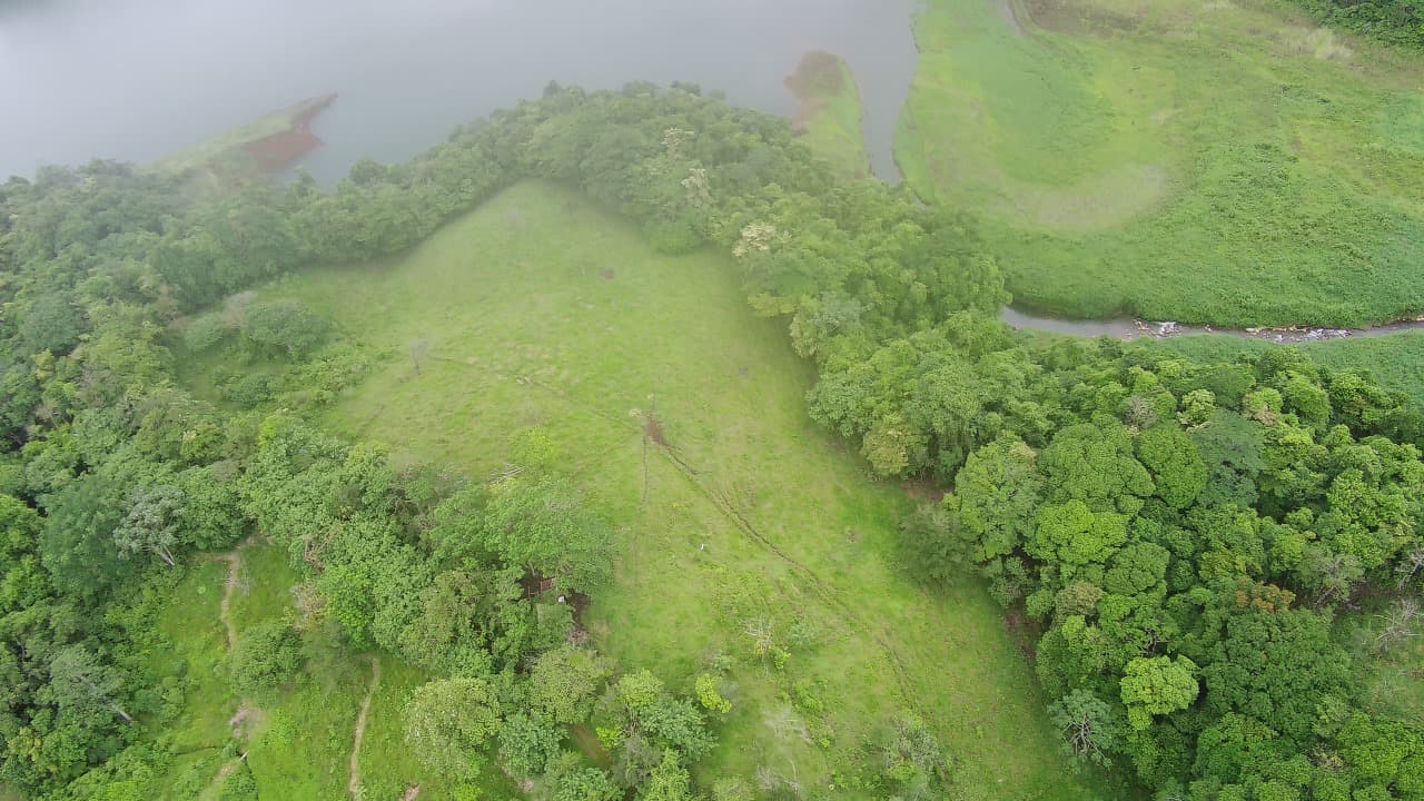 Beautiful 5502 m2 (1.35 Acre) Lolt with Amazing Lake Arenal Views in El Aguacate - 5