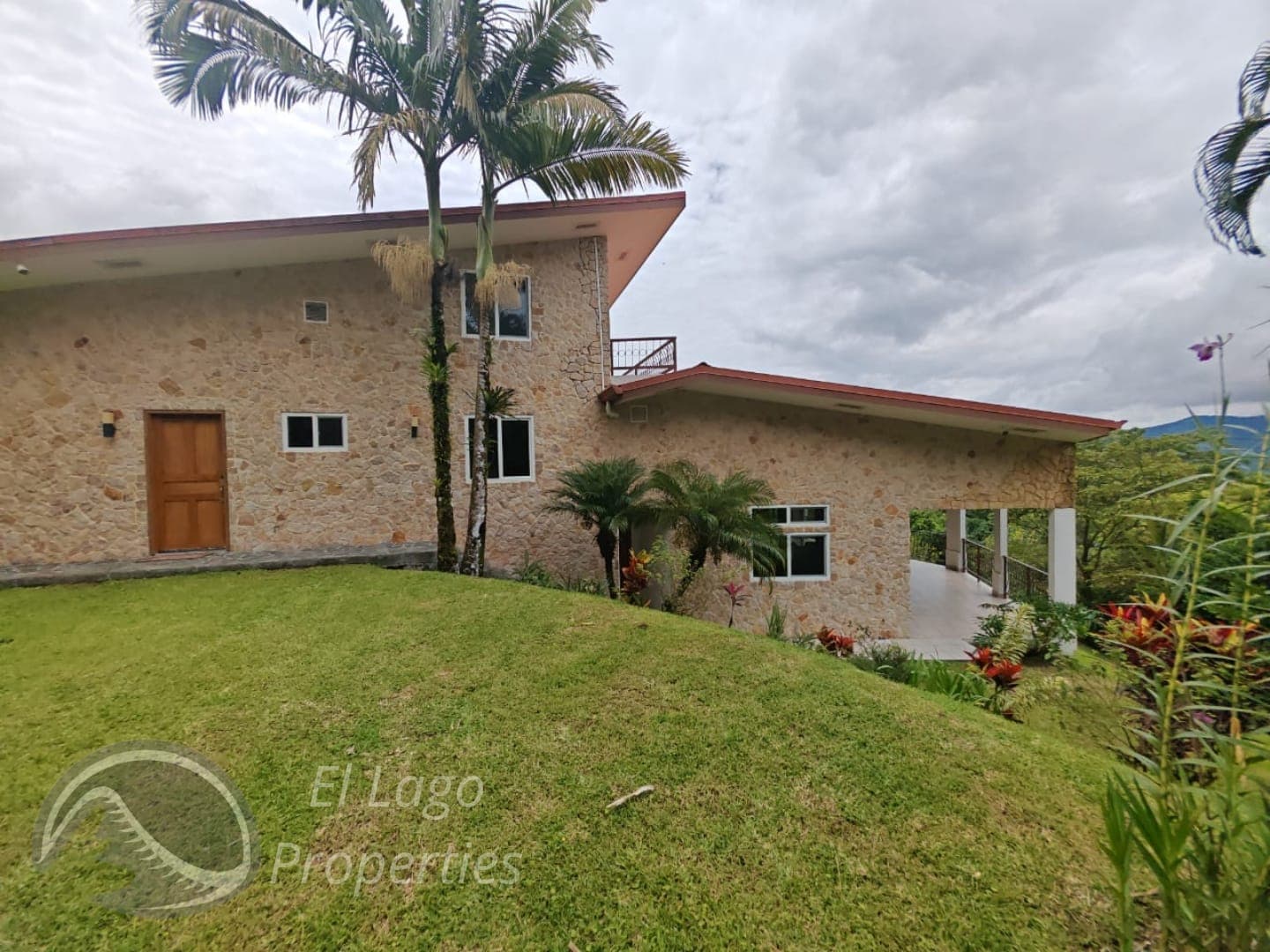 Luxurious Home 4 BD 4 BA With Amazing Lake Views In Nuevo Arenal  - 3