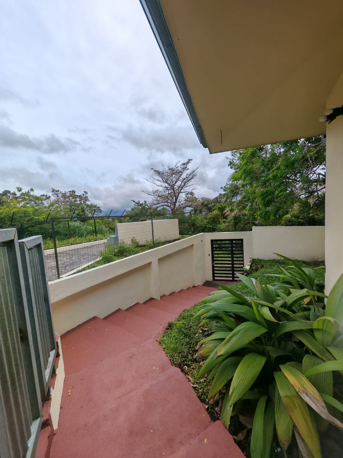 Charming 2BR Home + 1BR Casita on 1,000 m² Lot with Volcano & Lake Views - 4