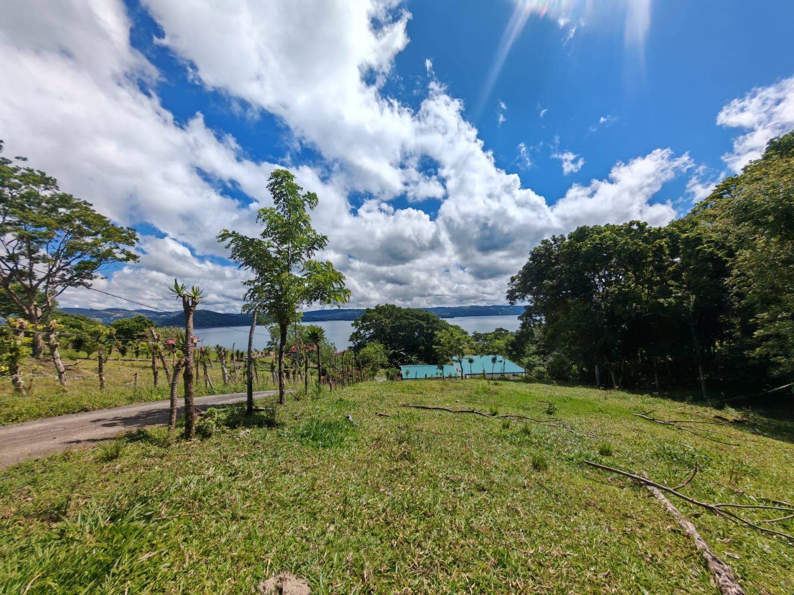 12,510 M2 (3.09 acre) LAKE VIEW Property with Volcano Views in Tronadora  - 3