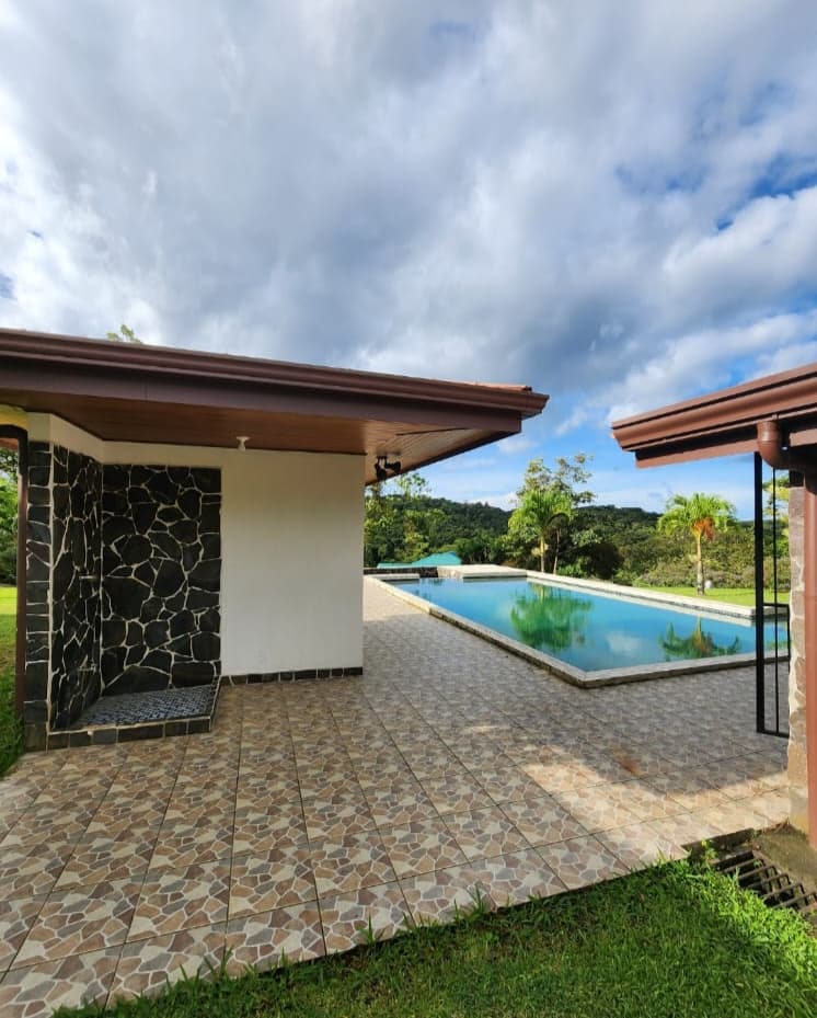 Spacious Home 3 BD 2.5 BA with Apartment, Pool, and Beautiful Views