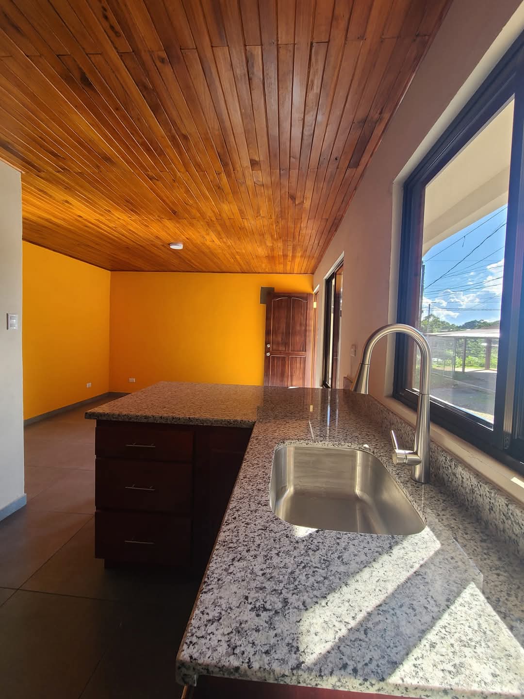 Charming Home 2BD 1BA in a Quiet Neighborhood Near Lake Arenal Park  - 5