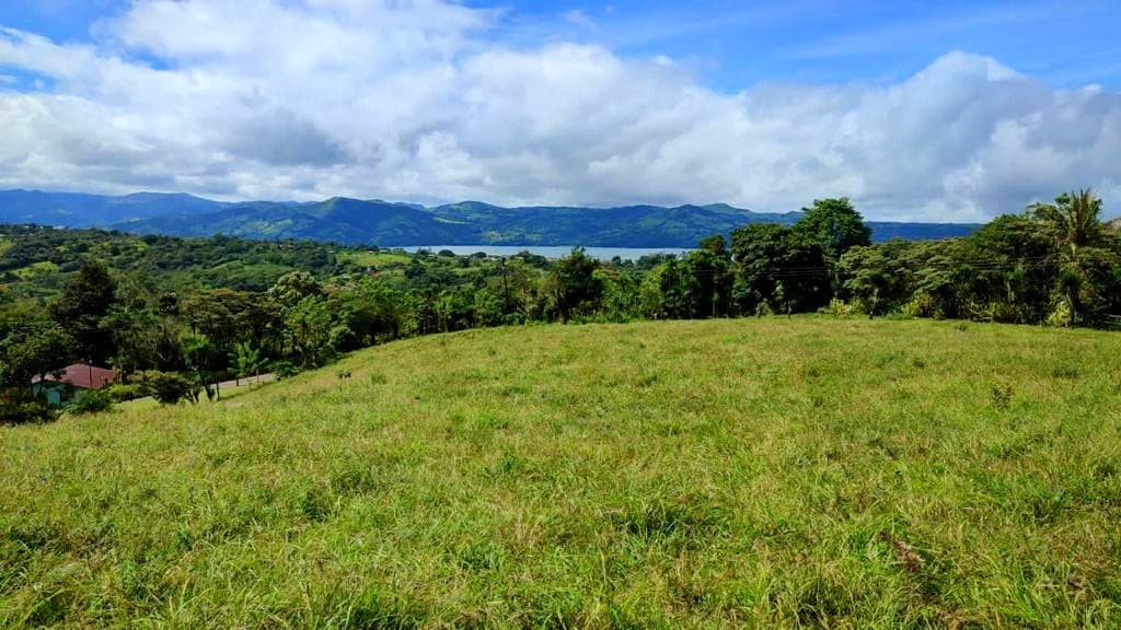 Gorgeous, 4855 m2 (1,19 acre) lot with Lake View in San Antonio, Nuevo Arenal - 2