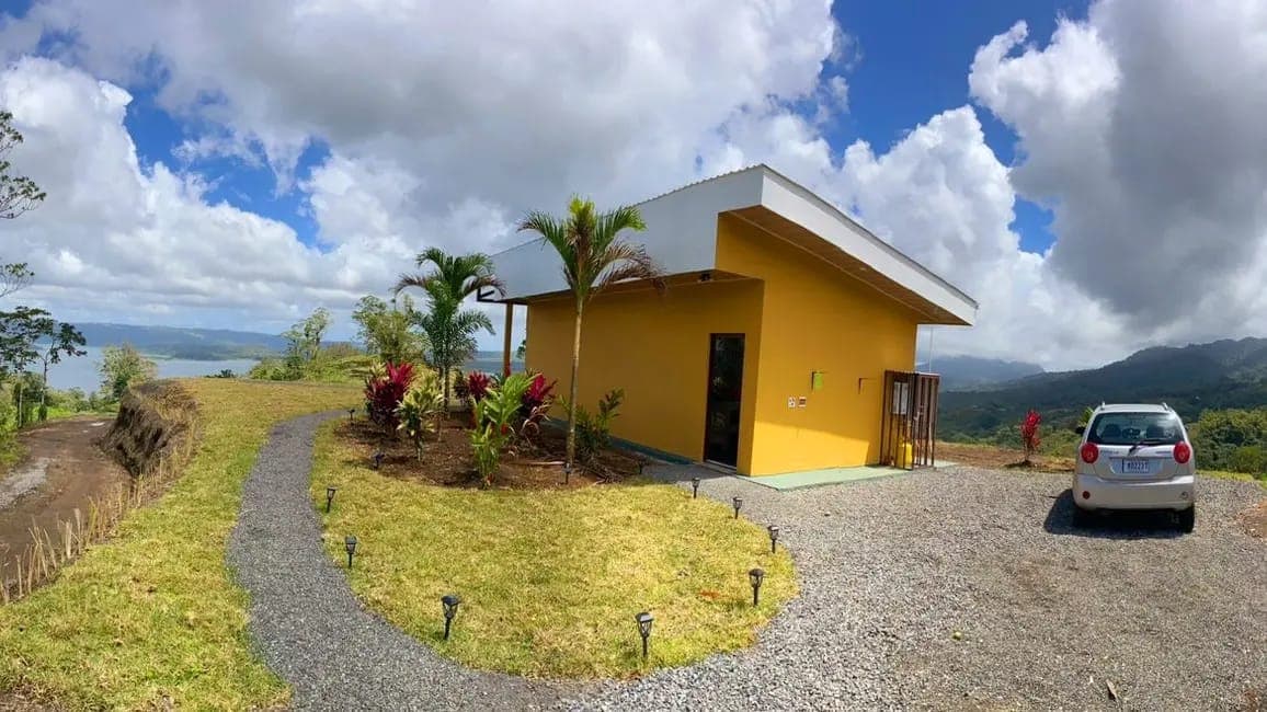 Dream Property on Lake Arenal 1BD 1BA Lodge with Volcano View