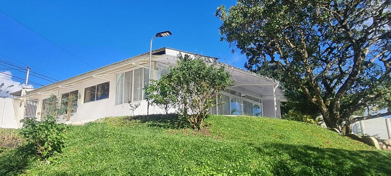 Lakeview Home 4BD 2BAw/ Lake Access, Development Potential & BMW 