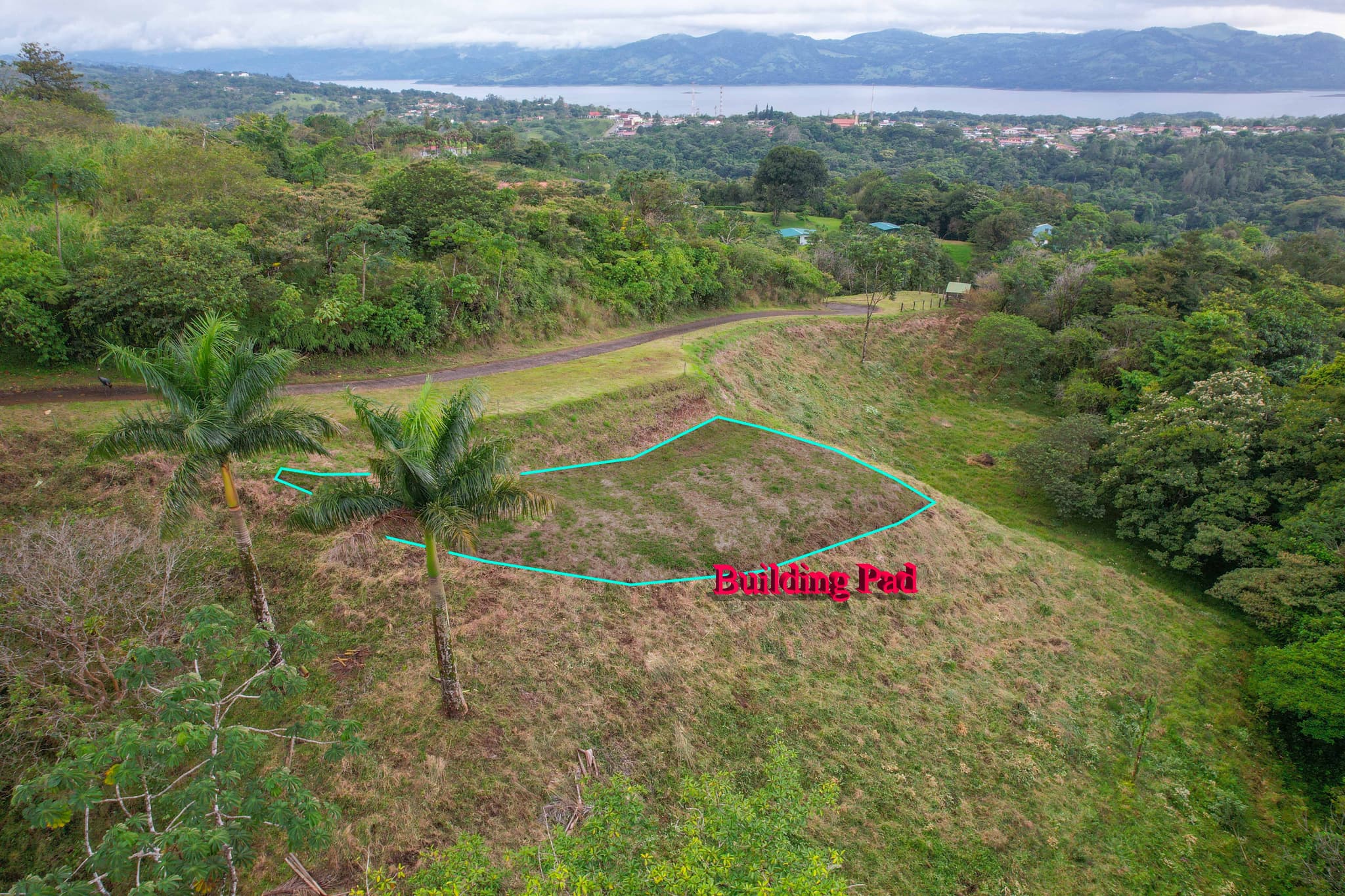 Elegant Lakeside Living: Exclusive Lots in Nuevo Arenal - 4