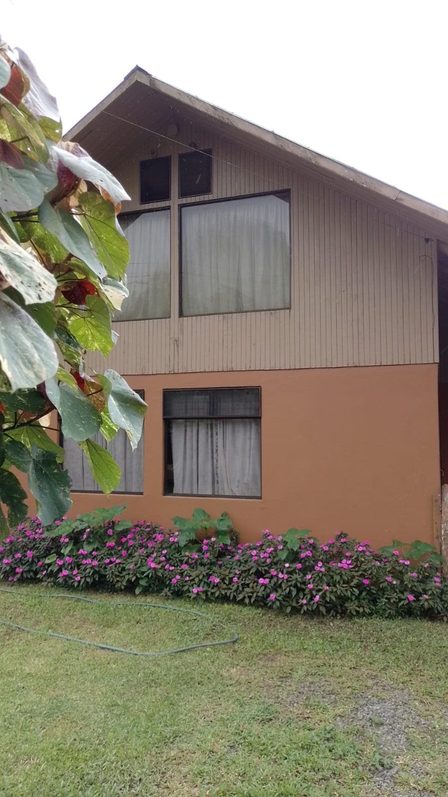 Beautiful, 2 Story, 3BD, 1BA A-Frame Home with Lake and Volcano Views- Nuevo Arenal - 2