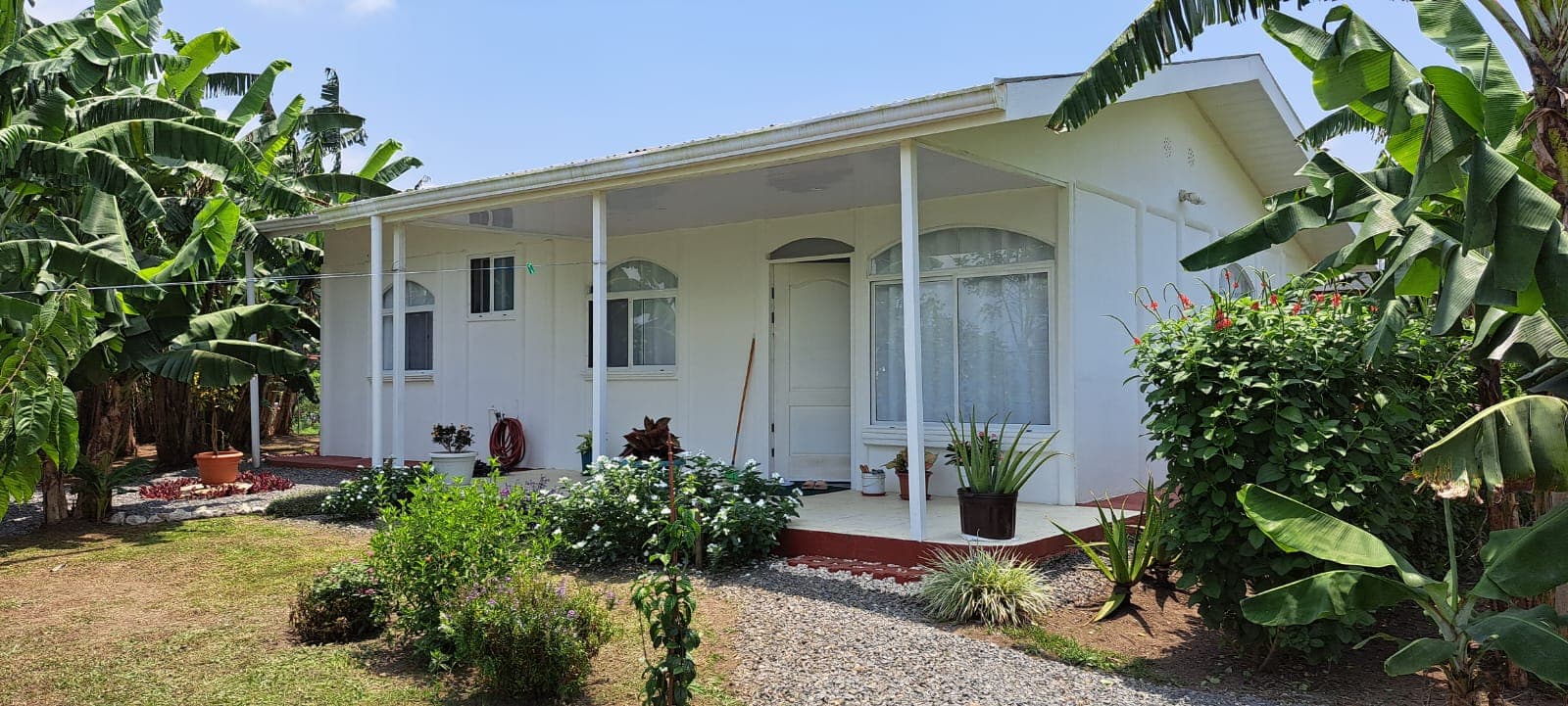 Lovely 3 Bedroom 1 Bathroom Home with Lake Arenal View In Tronadora