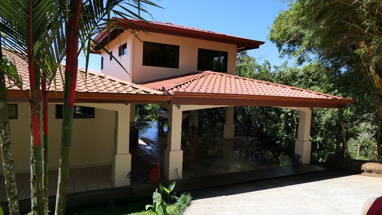 A new beautiful 2 BD/2 BA lake, volcano & rain forest view Casita 
