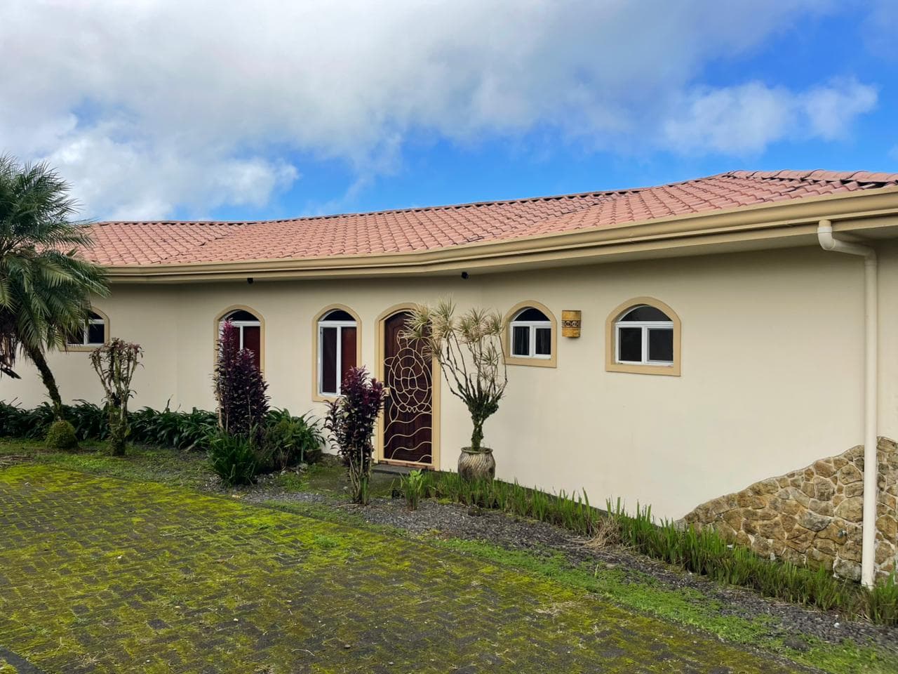 Charming Home in Bella Vista – Spacious Living with Stunning Views - 3