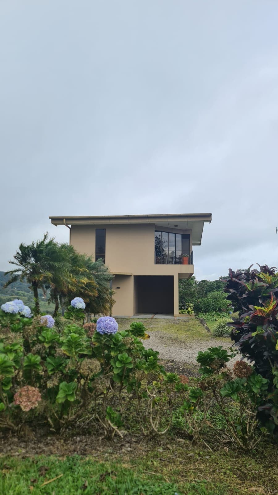 Furnished 3 Story, 2BR, 2BA + Den Lake View House w/ Utilities in Gated Community - 2