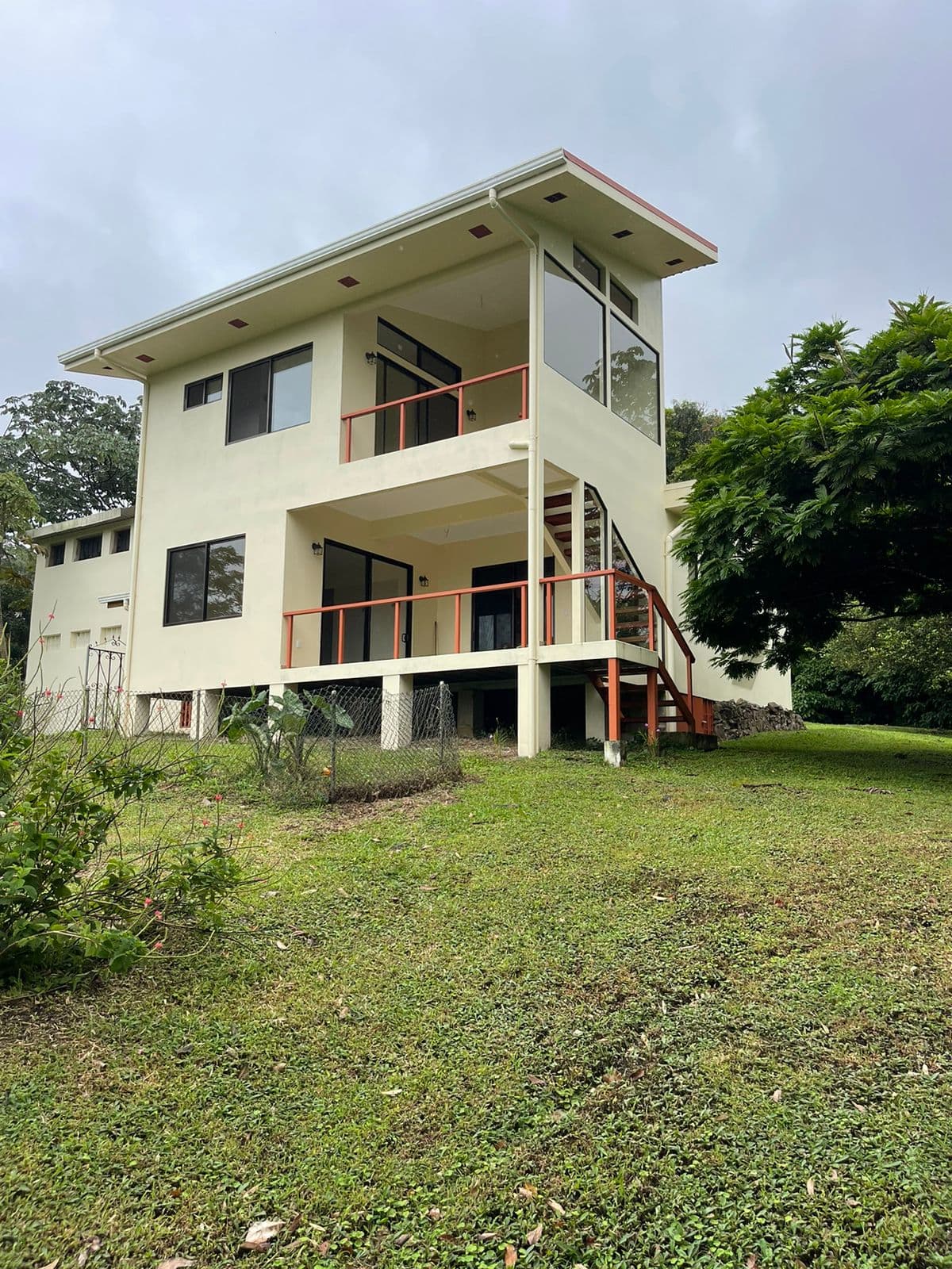 Charming 132 m² Home on 5,000 m² Lot w/ Creek in a Gated Community - 2