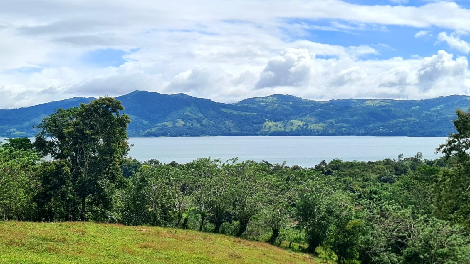 Fabulous, 5000 m2, Lake View Lot near Downtown Nuevo Arenal