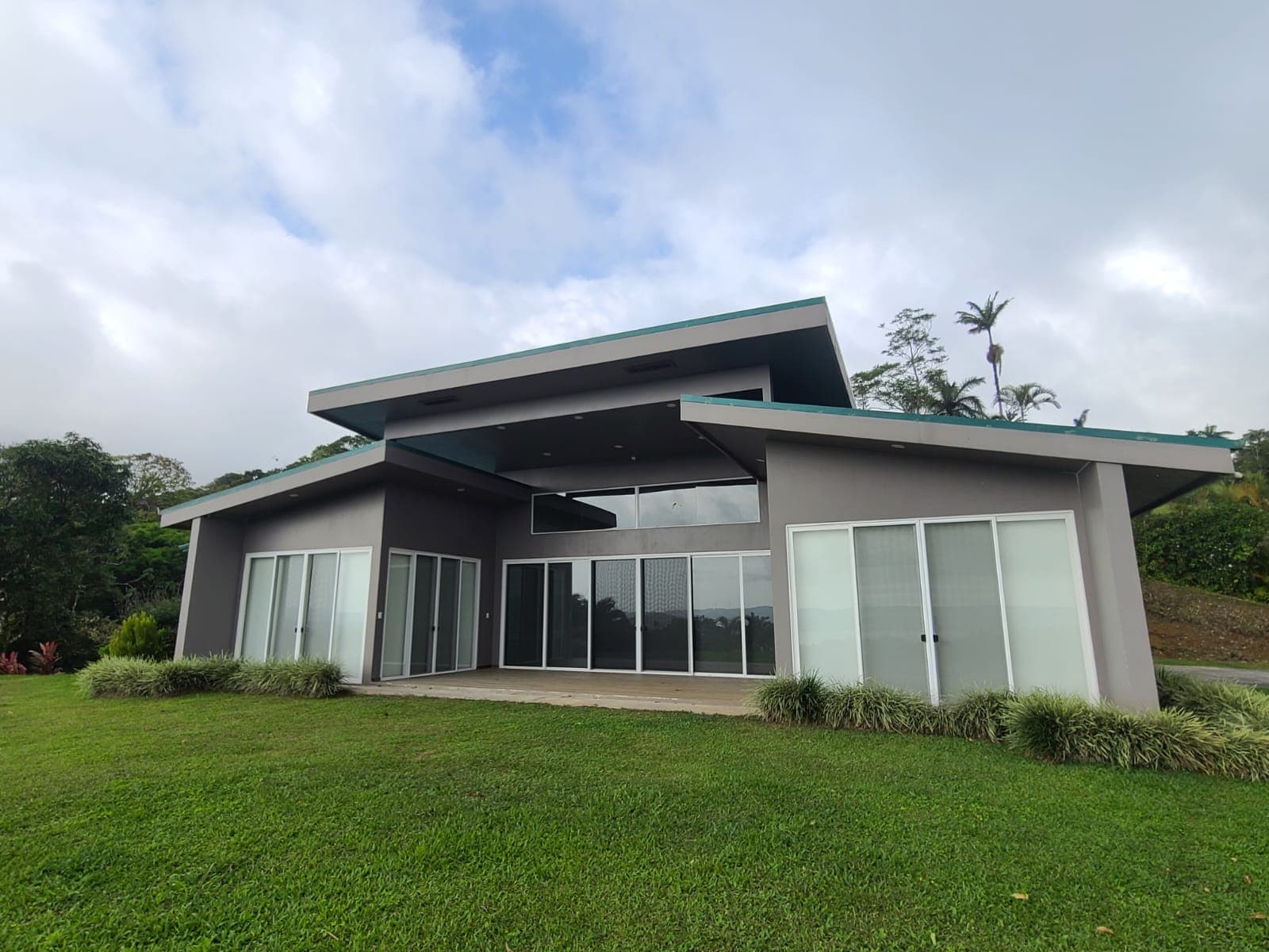 Lake View Home 2BD 2BA + Office + Gym in San Antonio, Nuevo Arenal