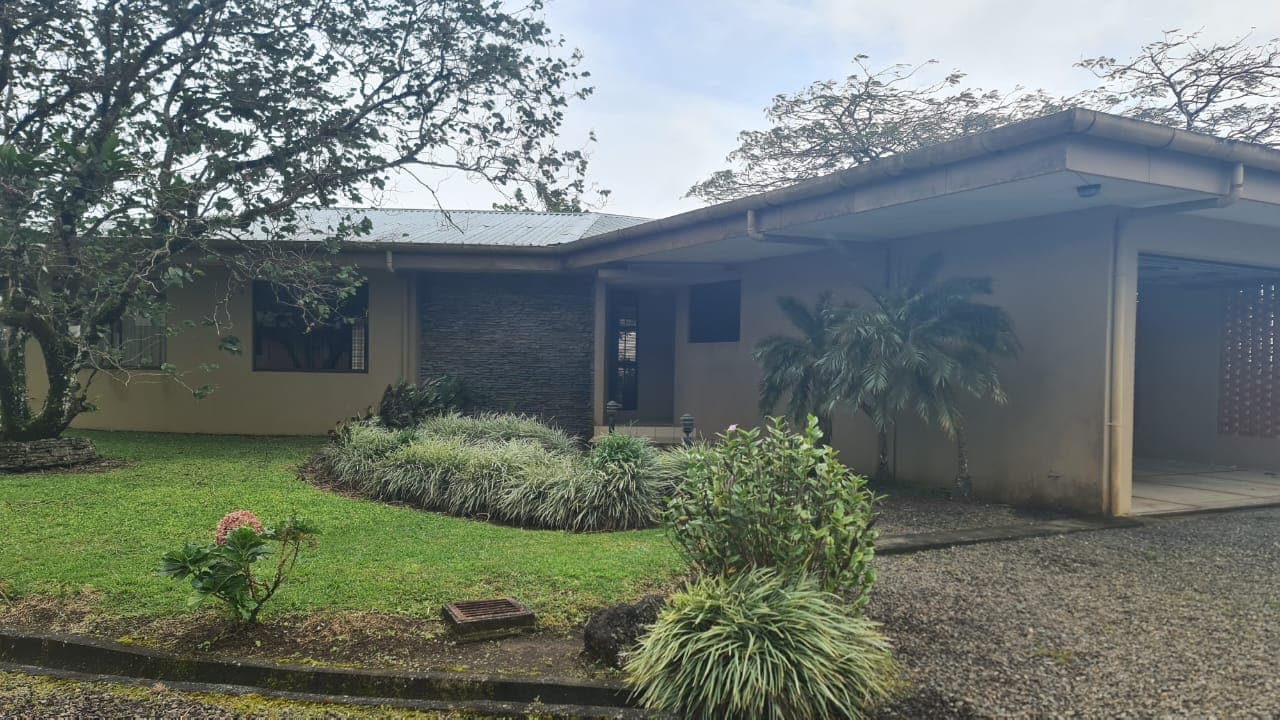  Beautiful 3 Bedroom 2 Bathroom Furnished Home in El Aguacate - 2