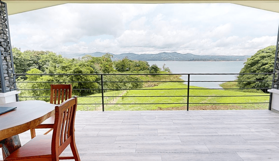 Spectacular Studio Apt + 2500 m2 Lot+ Lake Access Property in Nuevo Arenal