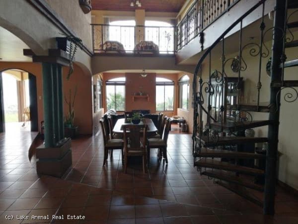 Luxury Manor with Far-reaching Lake Views In Nuevo Arenal - 4